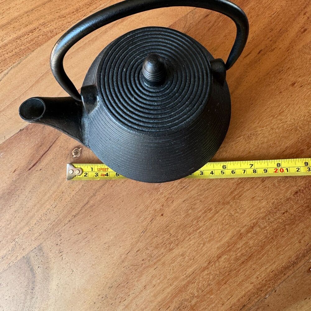 Japanese Tetsubin Style Beehive Shape Ribbed Black Cast Iron Small Teapot - Picture 8 of 8